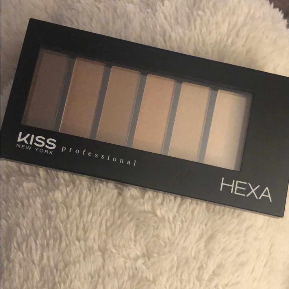 Kiss Eyeshadow in Nude Brown